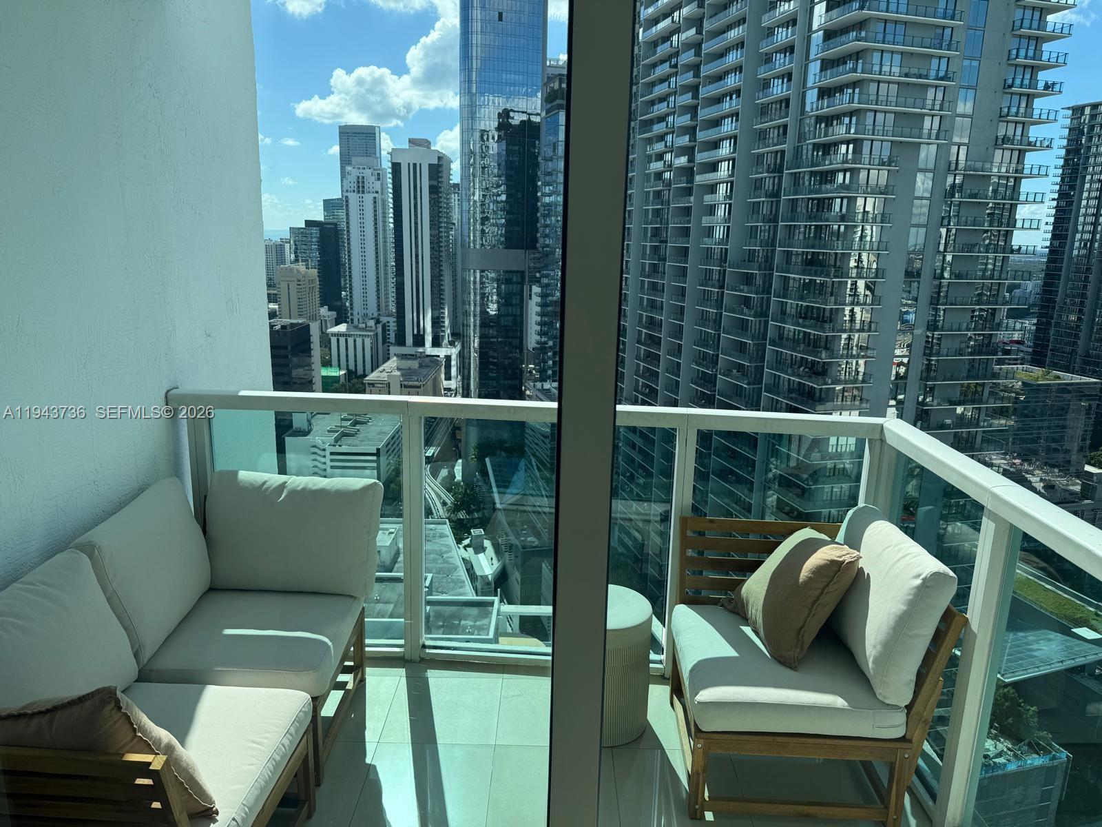 41 Southeast 5th Street, Unit 2010 Miami, FL 33131 - Photo 10 of 58