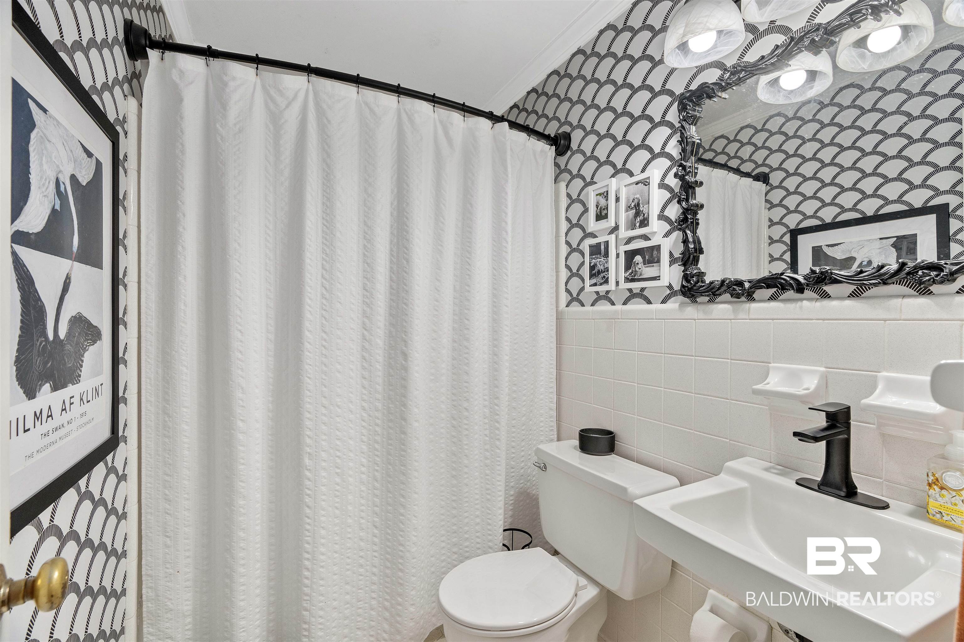 5509 Richmond Road Mobile, AL 36608 - Photo 18 of 27 Guest Bath