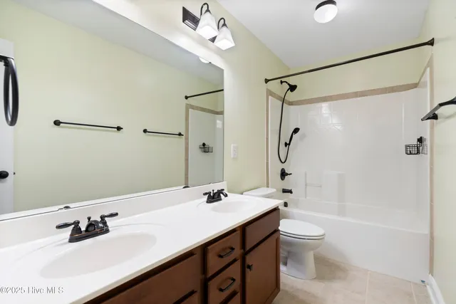 $430,000 | 402 Canvasback Lane, Sneads Ferry, NC 28460