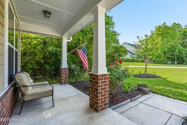 $430,000 | 402 Canvasback Lane, Sneads Ferry, NC 28460