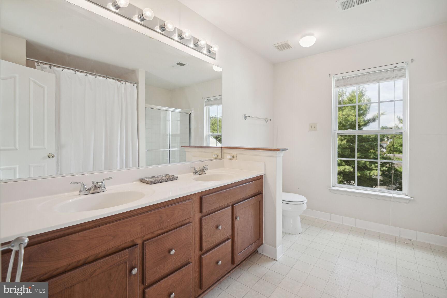 18461 Crownsgate Circle Germantown, MD 20874 - Photo 20 of 43 Dual Vanities with Separate Shower and Tub