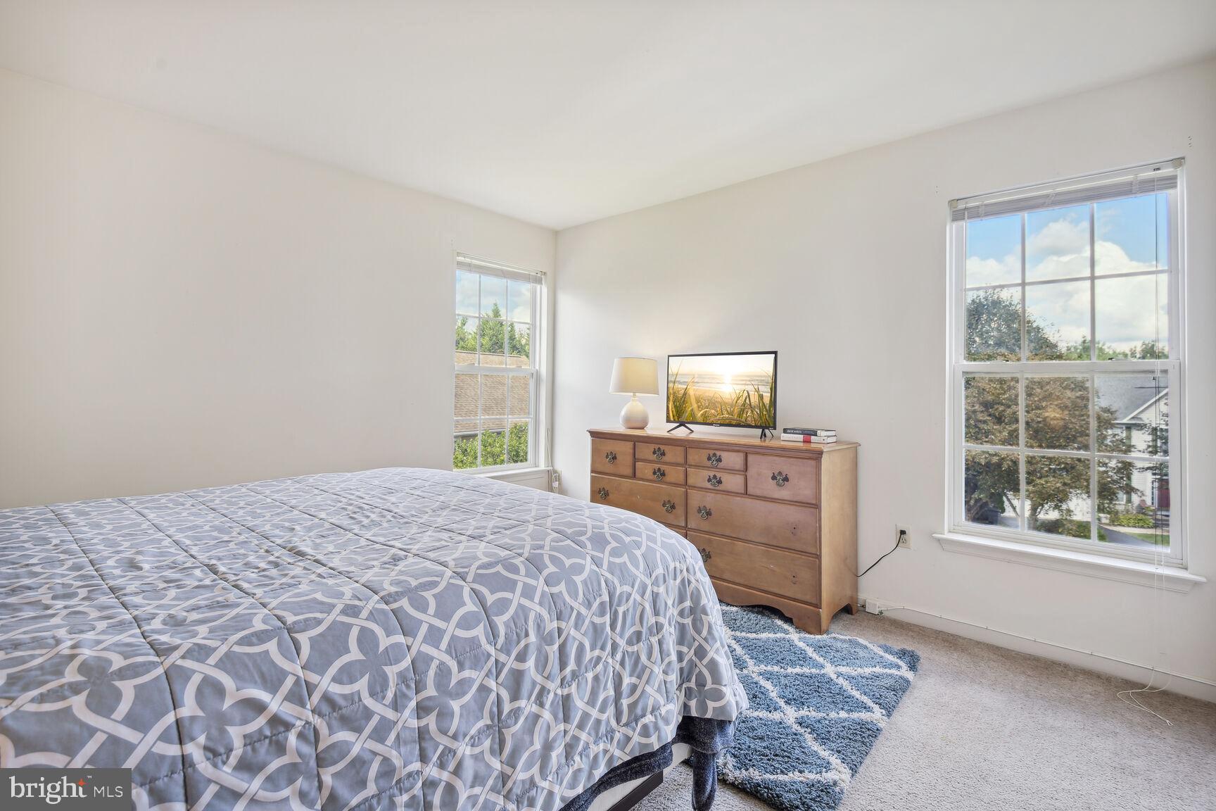 18461 Crownsgate Circle Germantown, MD 20874 - Photo 26 of 43 Double Exposures