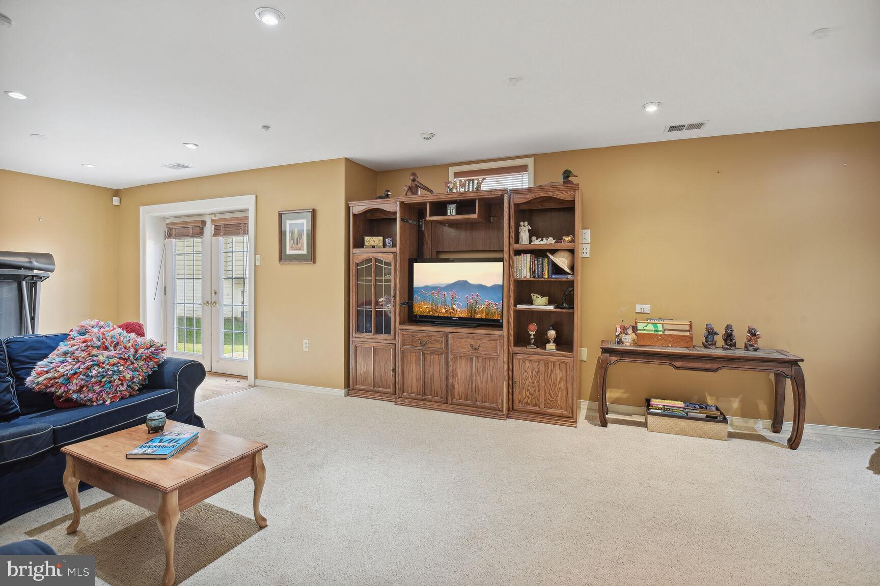 18461 Crownsgate Circle Germantown, MD 20874 - Photo 28 of 43