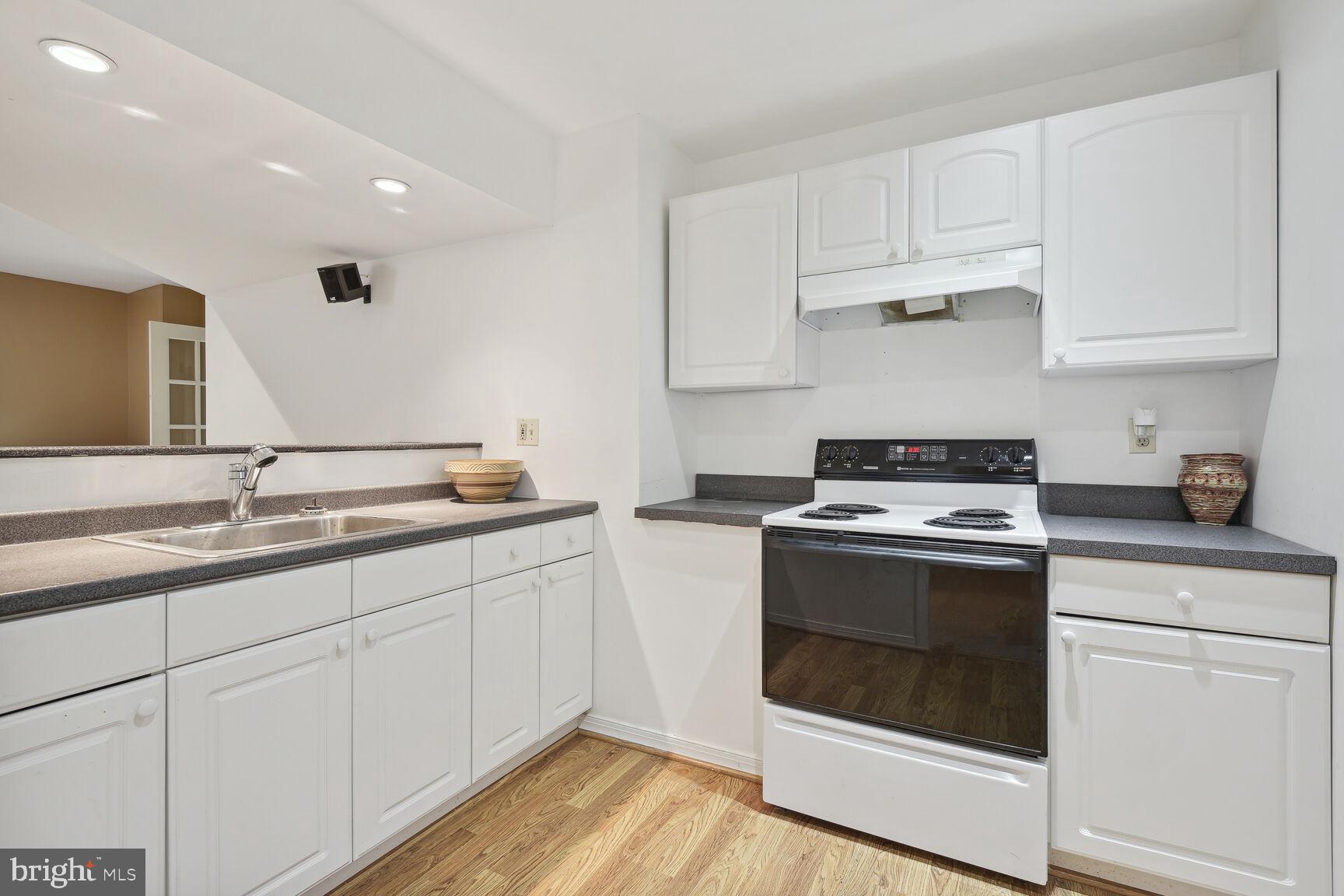 18461 Crownsgate Circle Germantown, MD 20874 - Photo 30 of 43 Full Kitchen