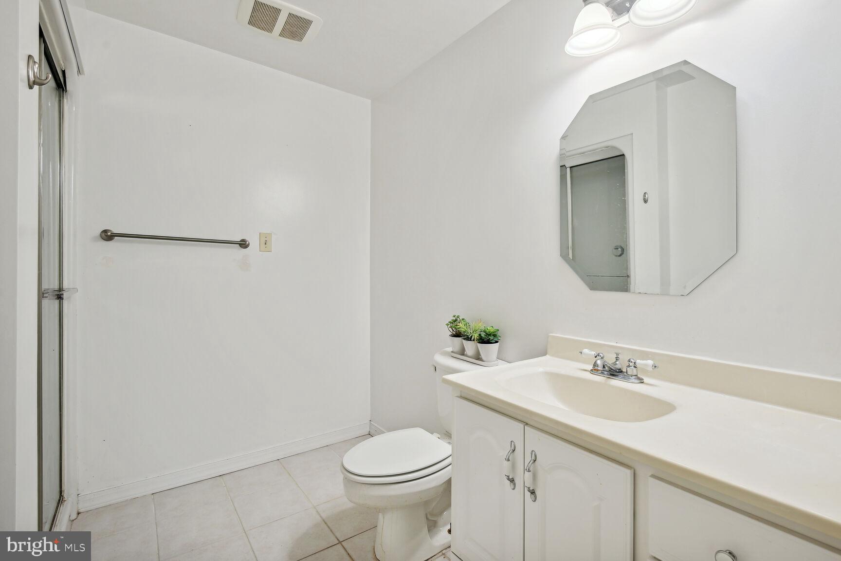 18461 Crownsgate Circle Germantown, MD 20874 - Photo 35 of 43 Lower Level Full Bath