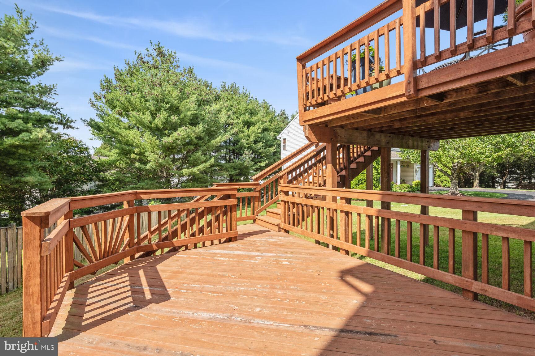 18461 Crownsgate Circle Germantown, MD 20874 - Photo 37 of 43 Multilevel Deck