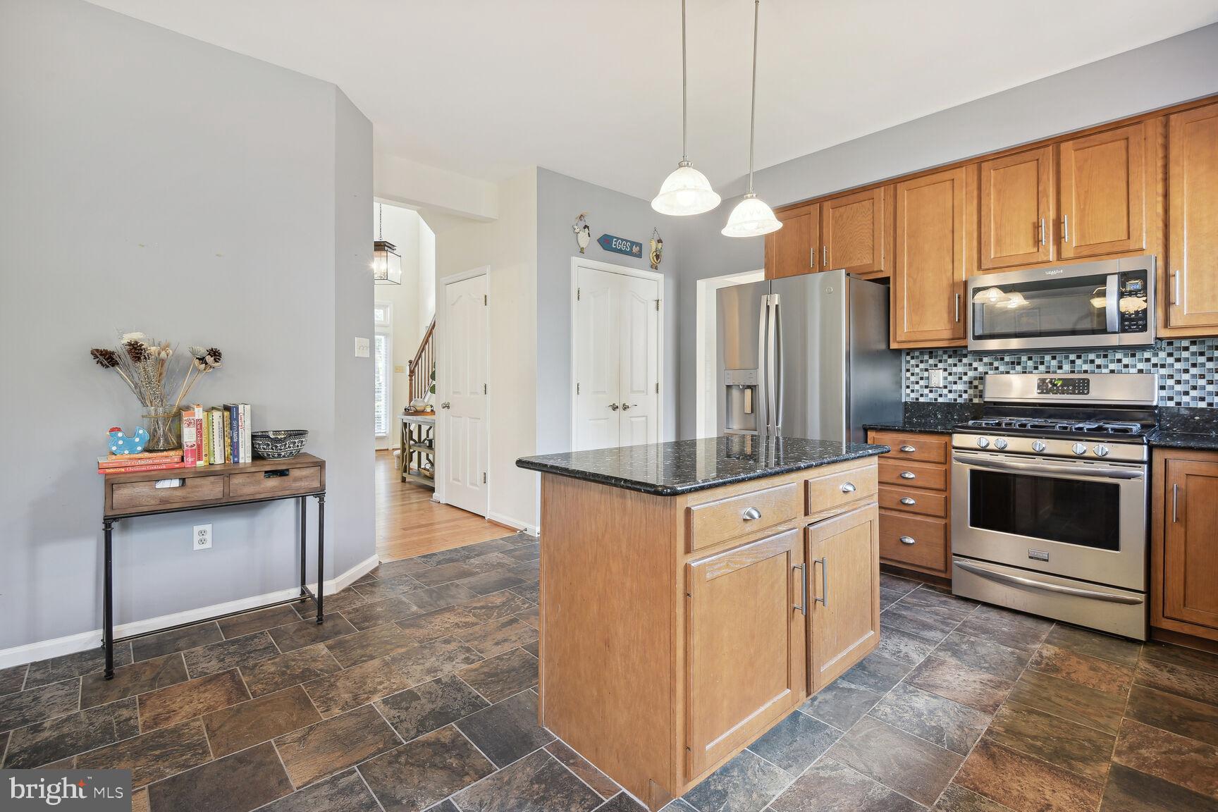 18461 Crownsgate Circle Germantown, MD 20874 - Photo 6 of 43