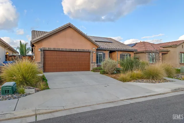 a view of backyard of house