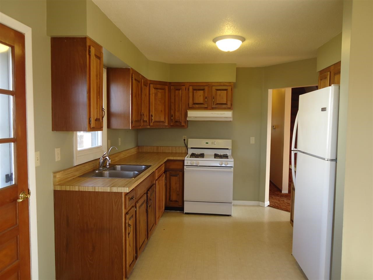 1402 Mitchell Drive Rochester, IN 46975 - Photo 3 of 19