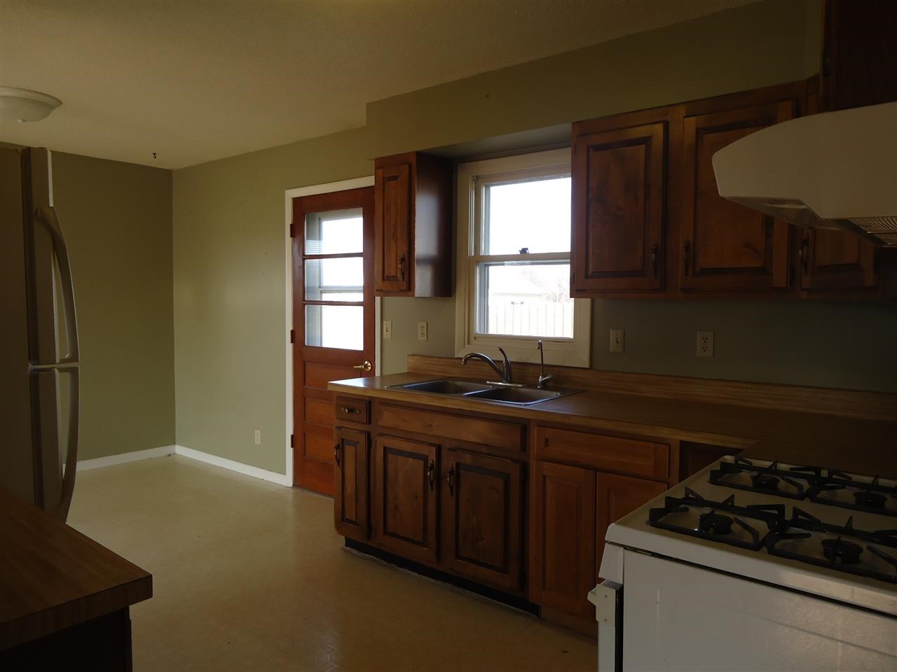 1402 Mitchell Drive Rochester, IN 46975 - Photo 5 of 19