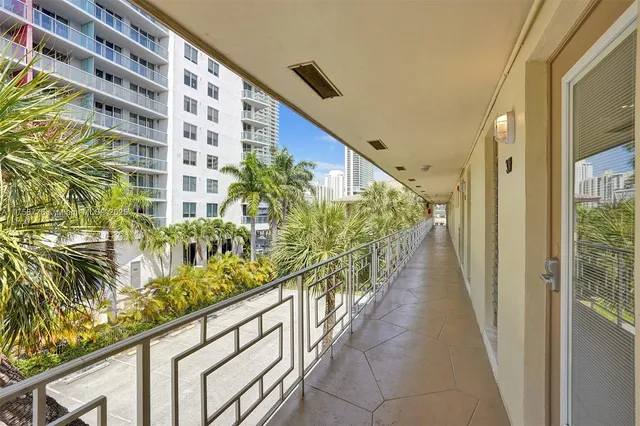 $300,000 | 2600 Diana Drive, Unit 320, Hallandale Beach, FL 33009