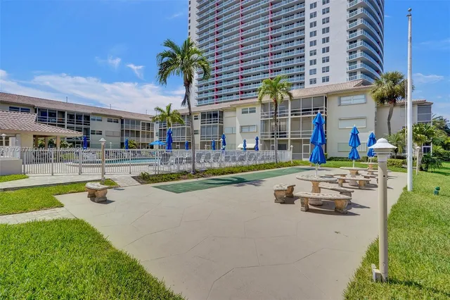 $300,000 | 2600 Diana Drive, Unit 320, Hallandale Beach, FL 33009