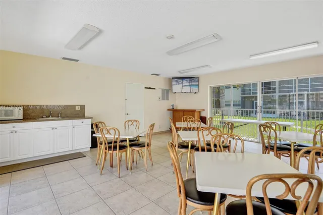 $300,000 | 2600 Diana Drive, Unit 320, Hallandale Beach, FL 33009