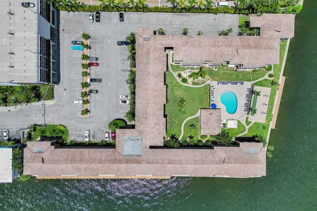 $300,000 | 2600 Diana Drive, Unit 320, Hallandale Beach, FL 33009