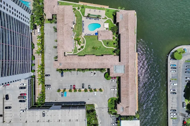 $300,000 | 2600 Diana Drive, Unit 320, Hallandale Beach, FL 33009