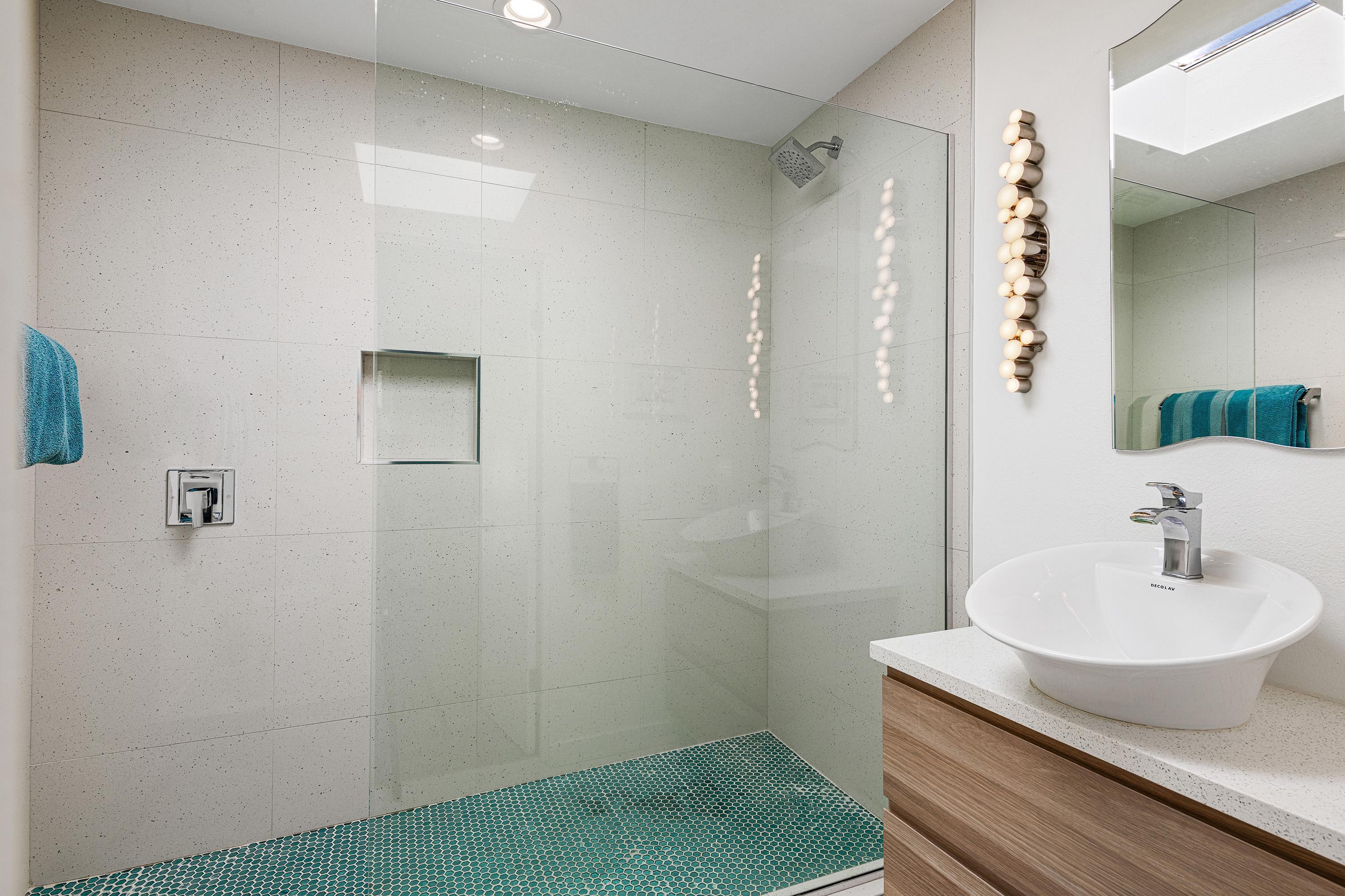 500 West Arenas Road, Unit 2 Palm Springs, CA 92262 - Photo 26 of 36 a bathroom with a sink and a mirror