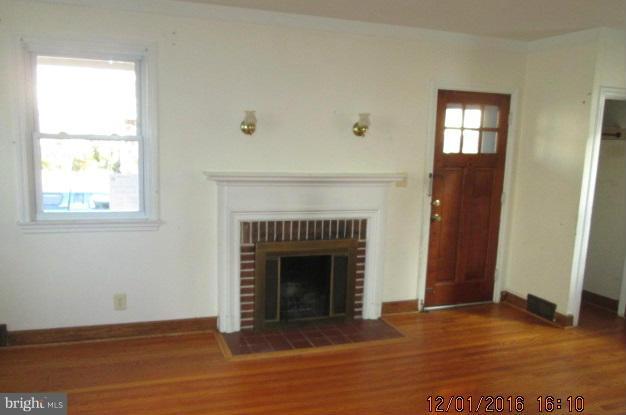 3010 Dunmurry Road Baltimore, MD 21222 - Photo 4 of 14 Living Room