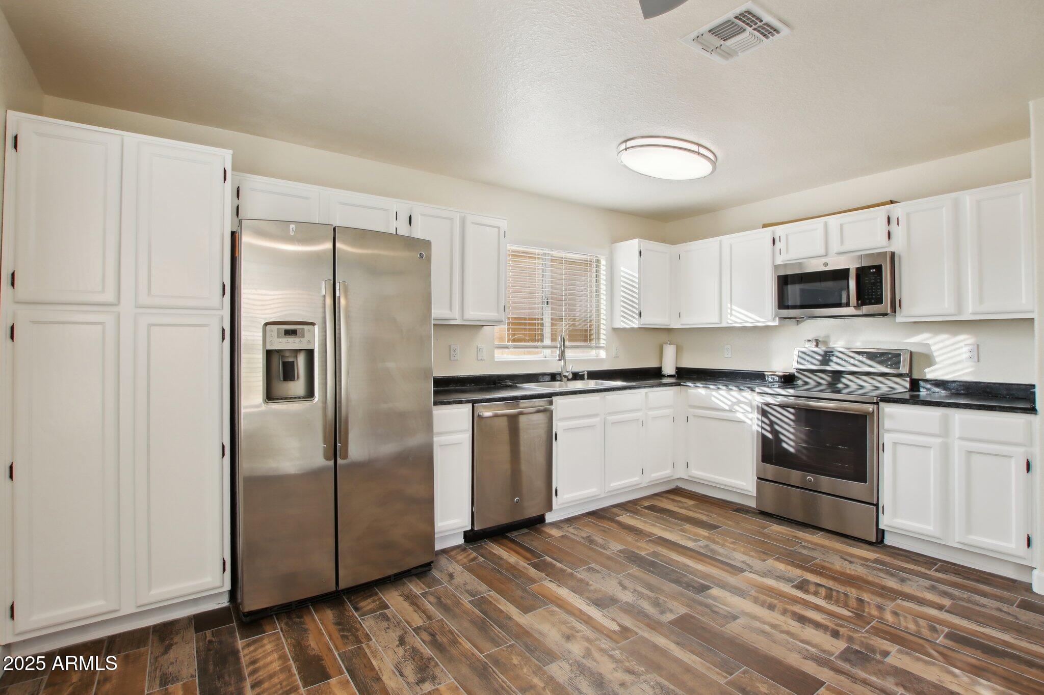 4329 East Desert Trumpet Road Phoenix, AZ 85044 - Photo 12 of 47 24-web-or-mls-E Desert Trumpet Rd-012