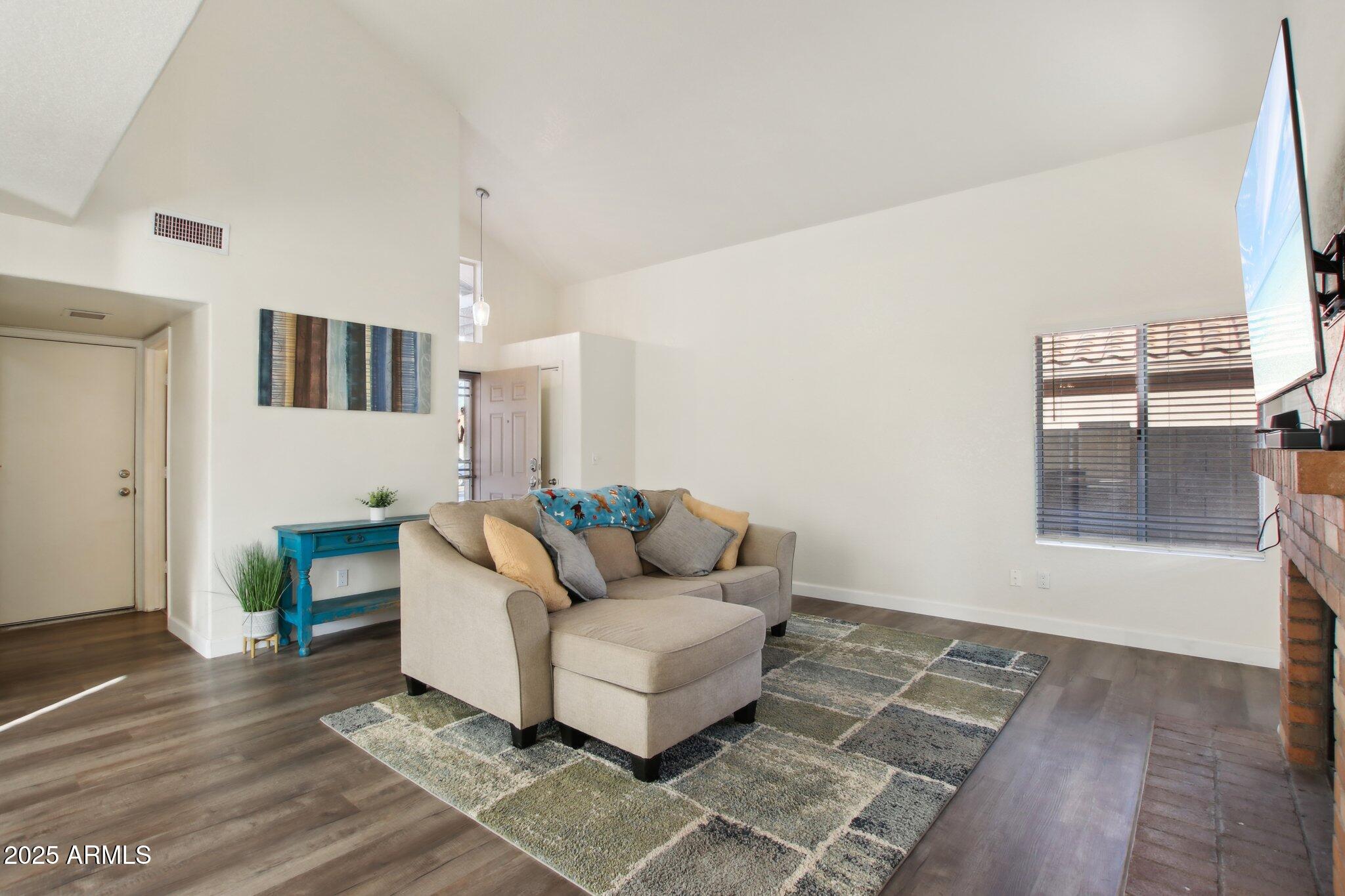 18-web-or-mls-E Desert Trumpet Rd-006