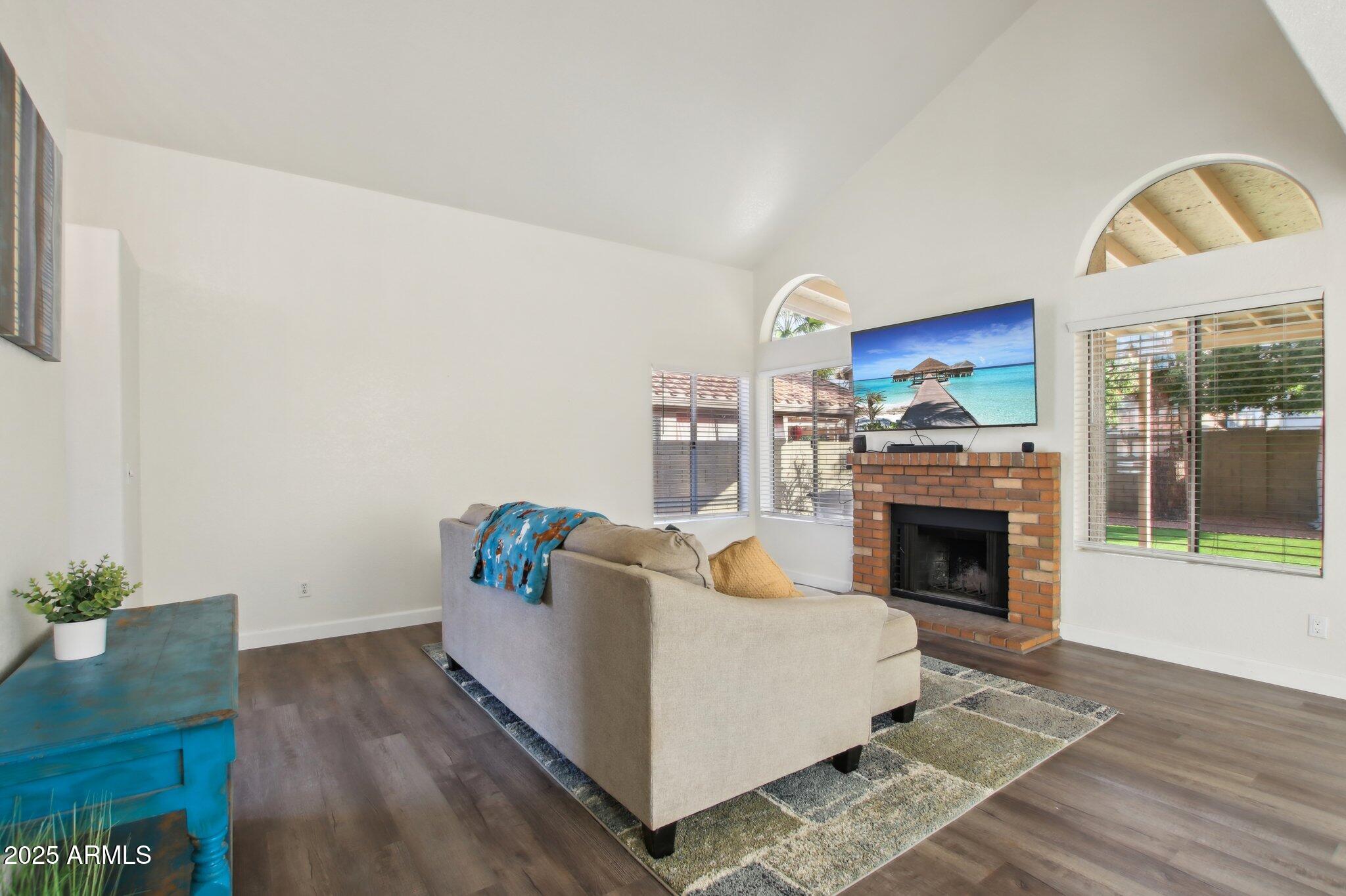 19-web-or-mls-E Desert Trumpet Rd-007