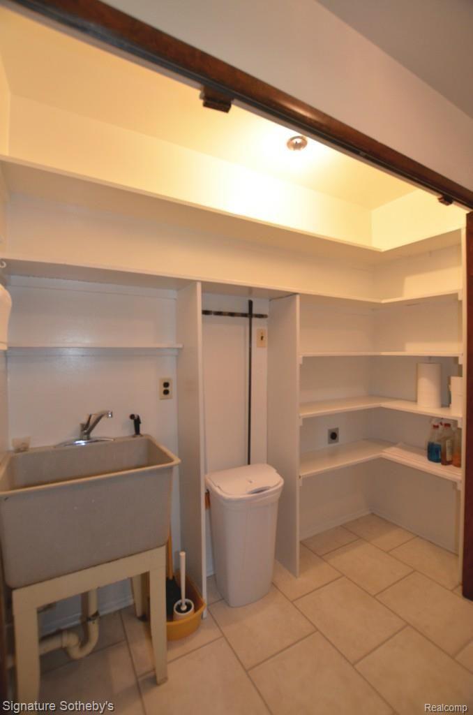 5320 Echo Road Bloomfield Hills, MI 48302 - Photo 47 of 71 first floor laundry.jpg