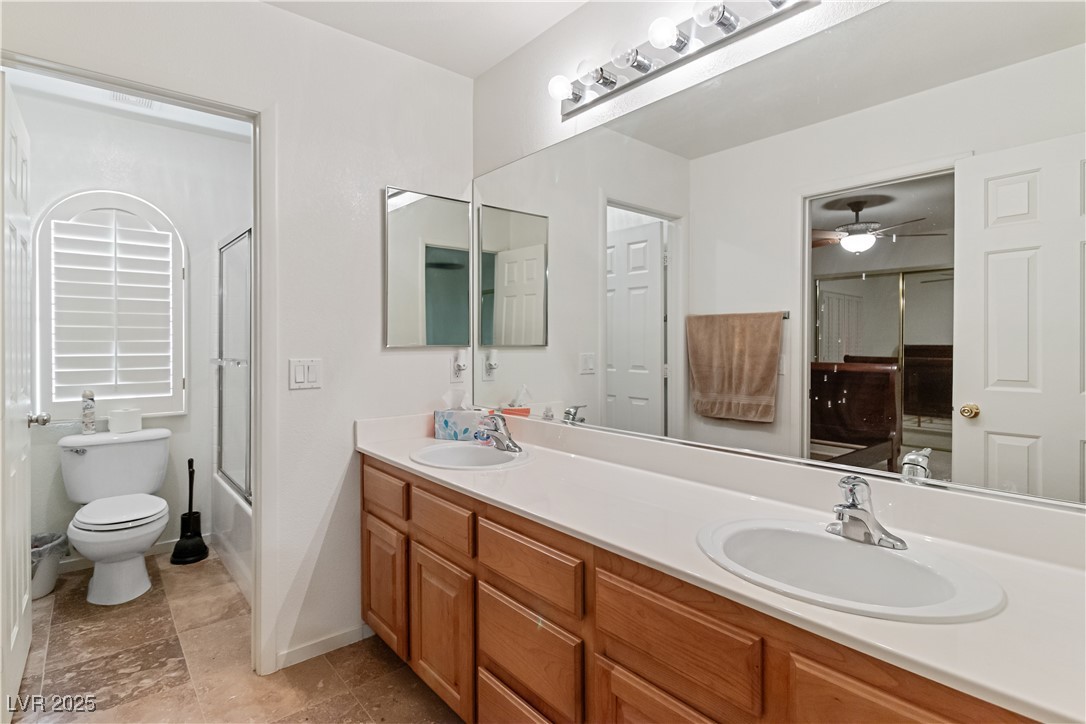 2078 Willow Bay Road Laughlin, NV 89029 - Photo 48 of 99 Jack & Jill Full Bathroom with enclosed tub / shower combo, double vanity, and ceiling fan