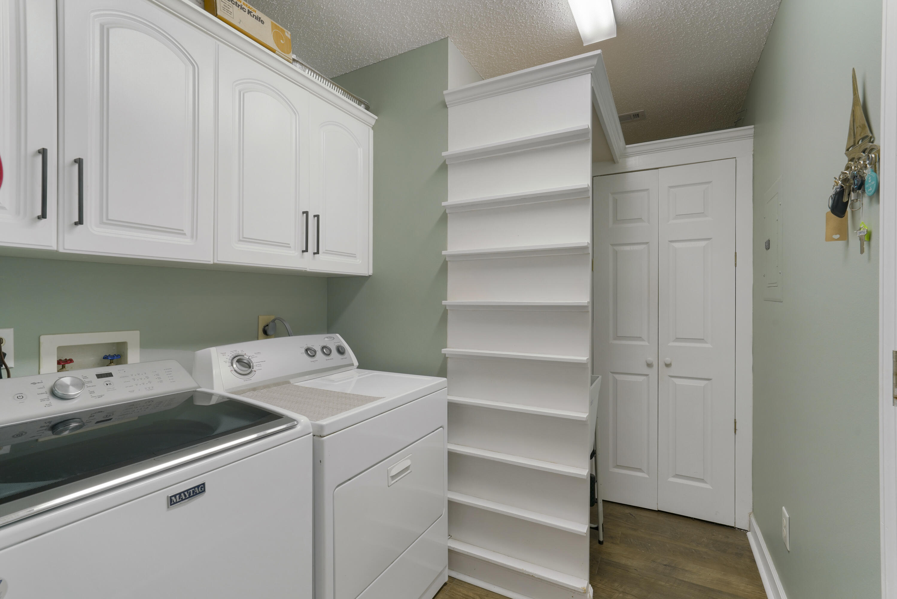 94 George Ellis Point Road Freeport, FL 32439 - Photo 37 of 63 a utility room with dryer and washer