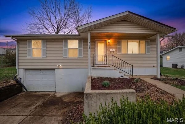 $199,900 | 713 Lansdowne Street, De Soto, MO 63020