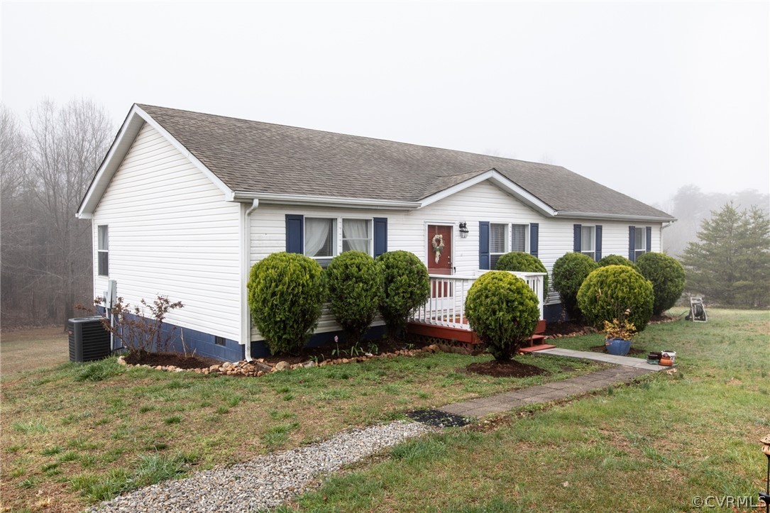 253 Rhodies Road Prospect, VA 23960 - Photo 3 of 38 a front view of a house with garden