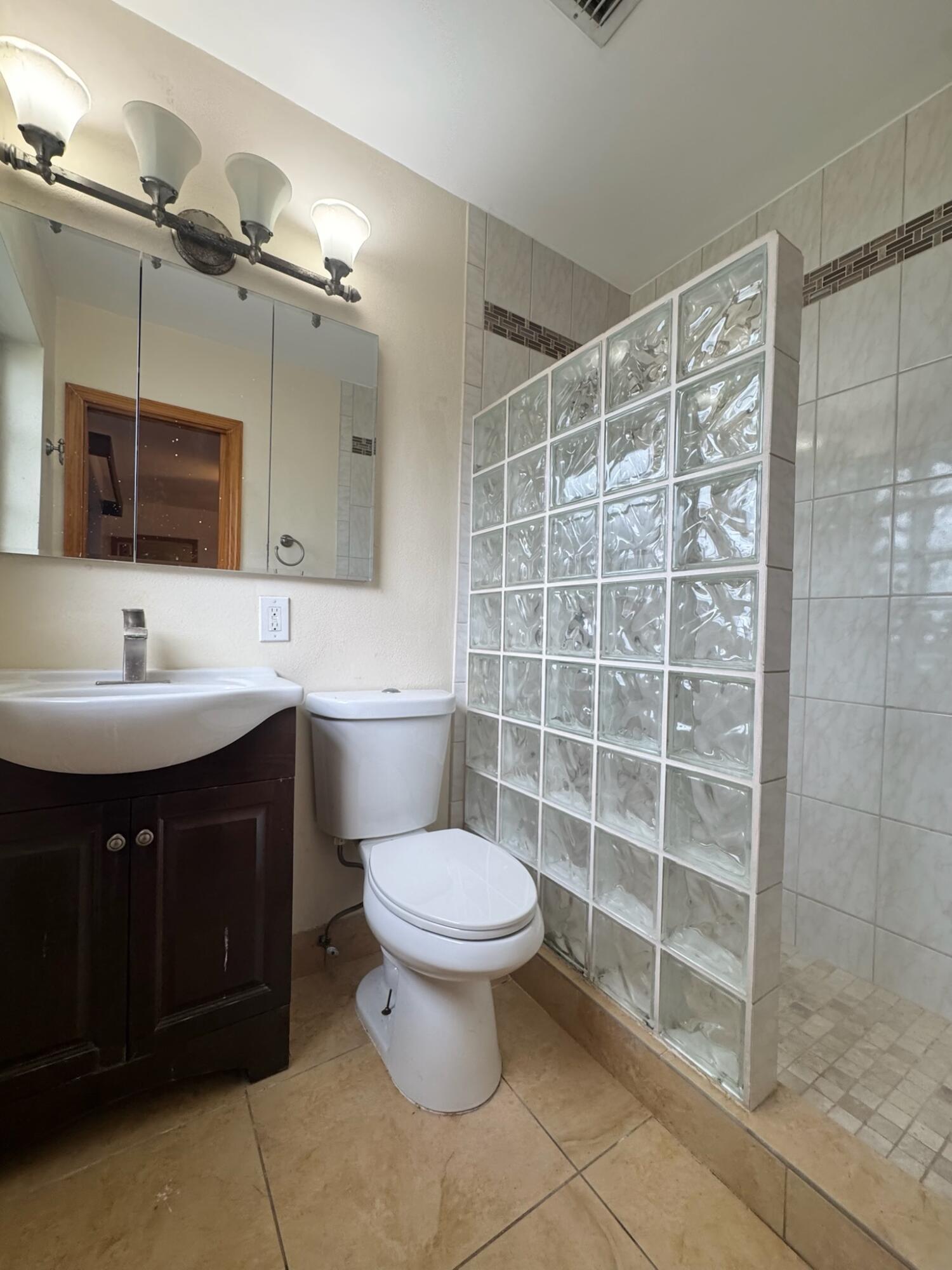 10060 Southwest 214th Street Cutler Bay, FL 33189 - Photo 13 of 26 IMG_1585