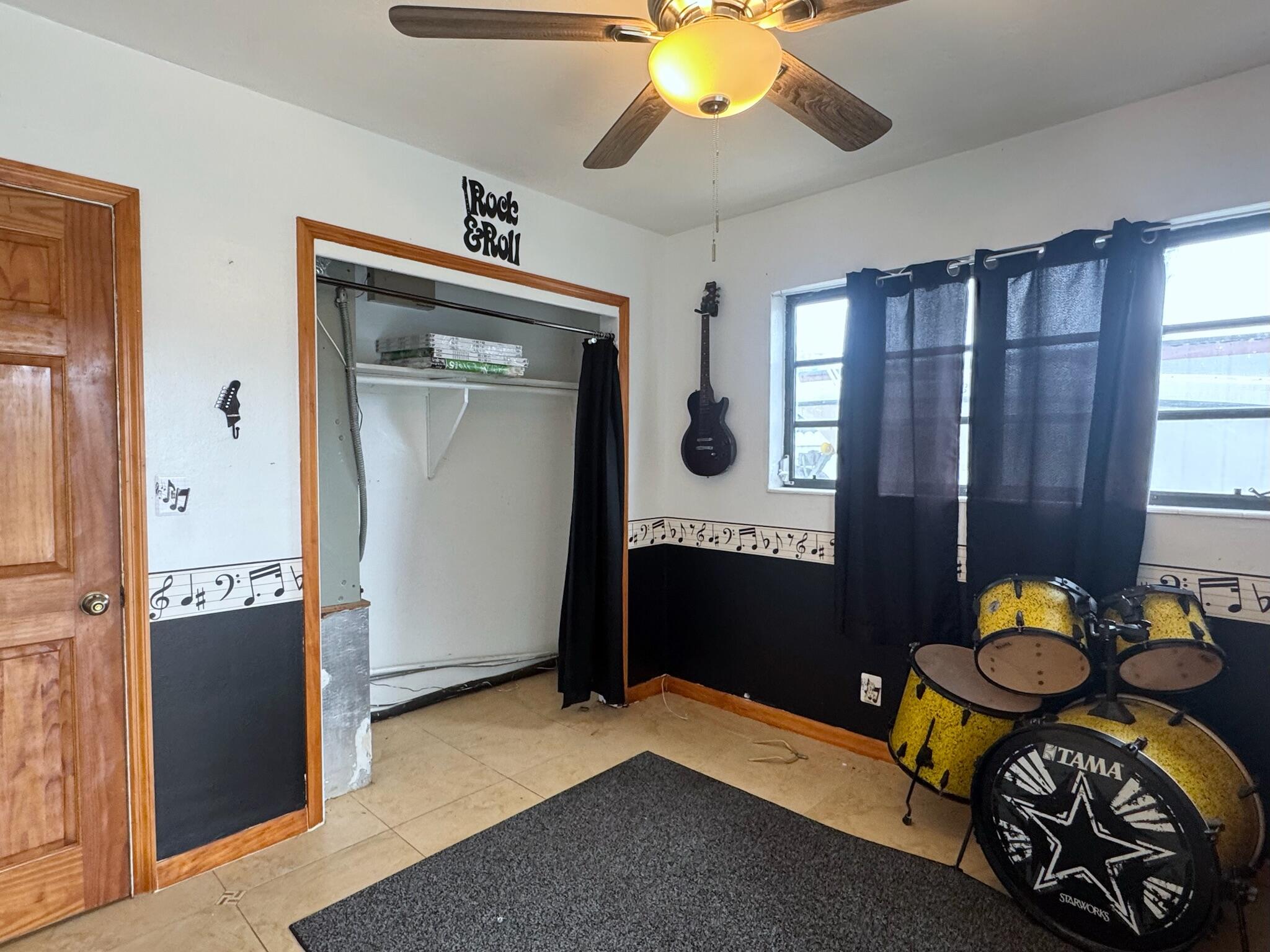 10060 Southwest 214th Street Cutler Bay, FL 33189 - Photo 16 of 26 IMG_1574