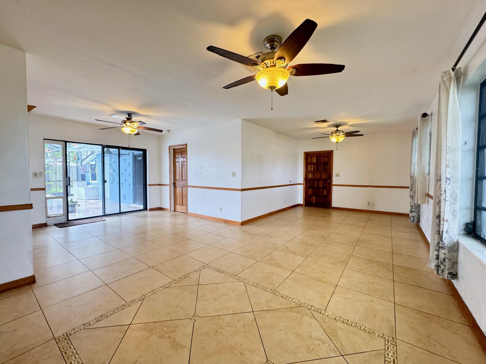 10060 Southwest 214th Street Cutler Bay, FL 33189 - Photo 3 of 26 IMG_1559