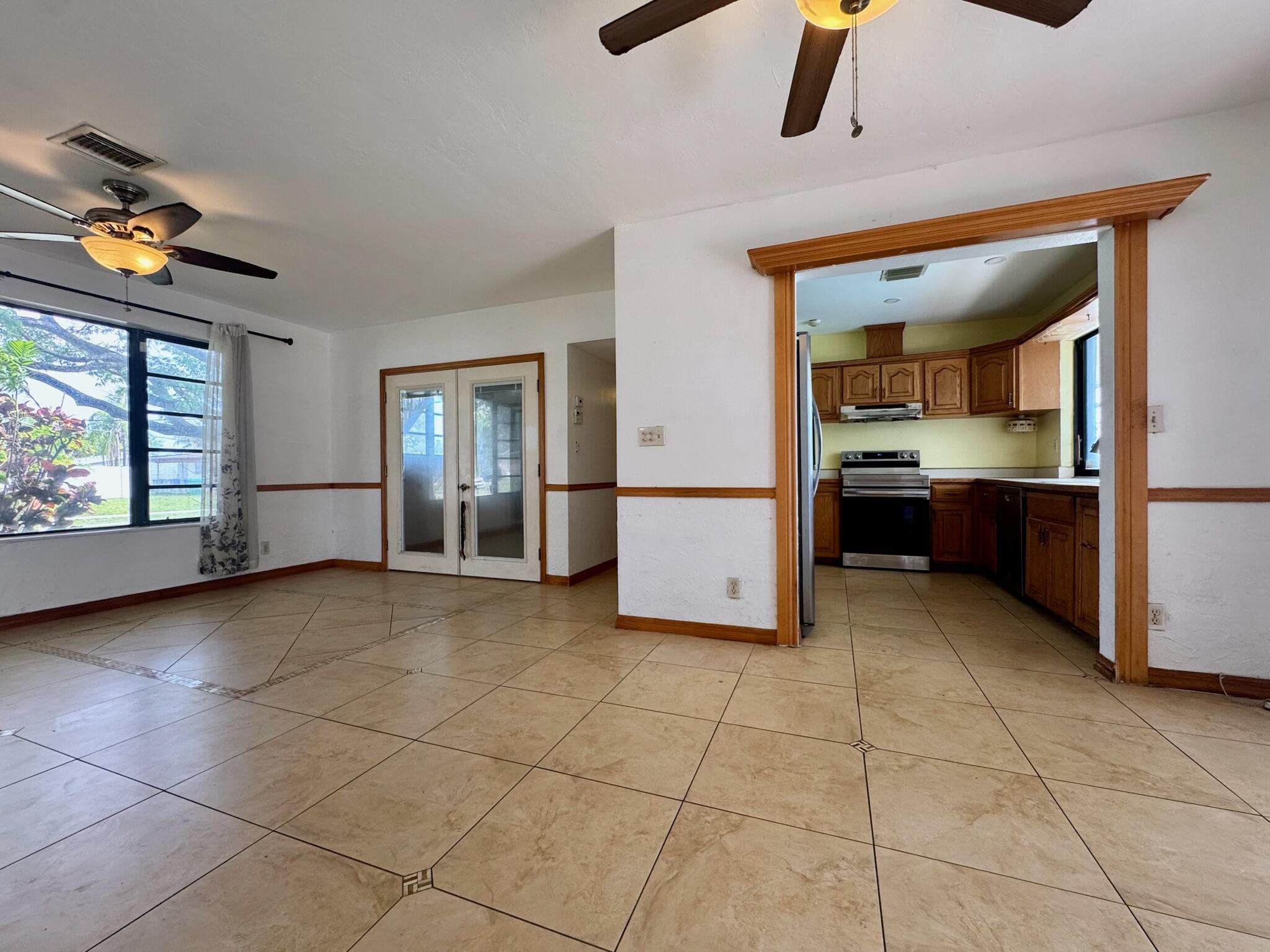 10060 Southwest 214th Street Cutler Bay, FL 33189 - Photo 4 of 26 IMG_1611