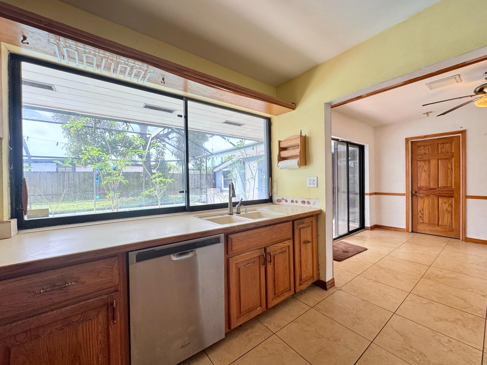 10060 Southwest 214th Street Cutler Bay, FL 33189 - Photo 7 of 26 IMG_1622