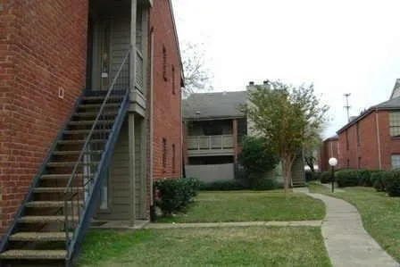 a view of a yard of front a house
