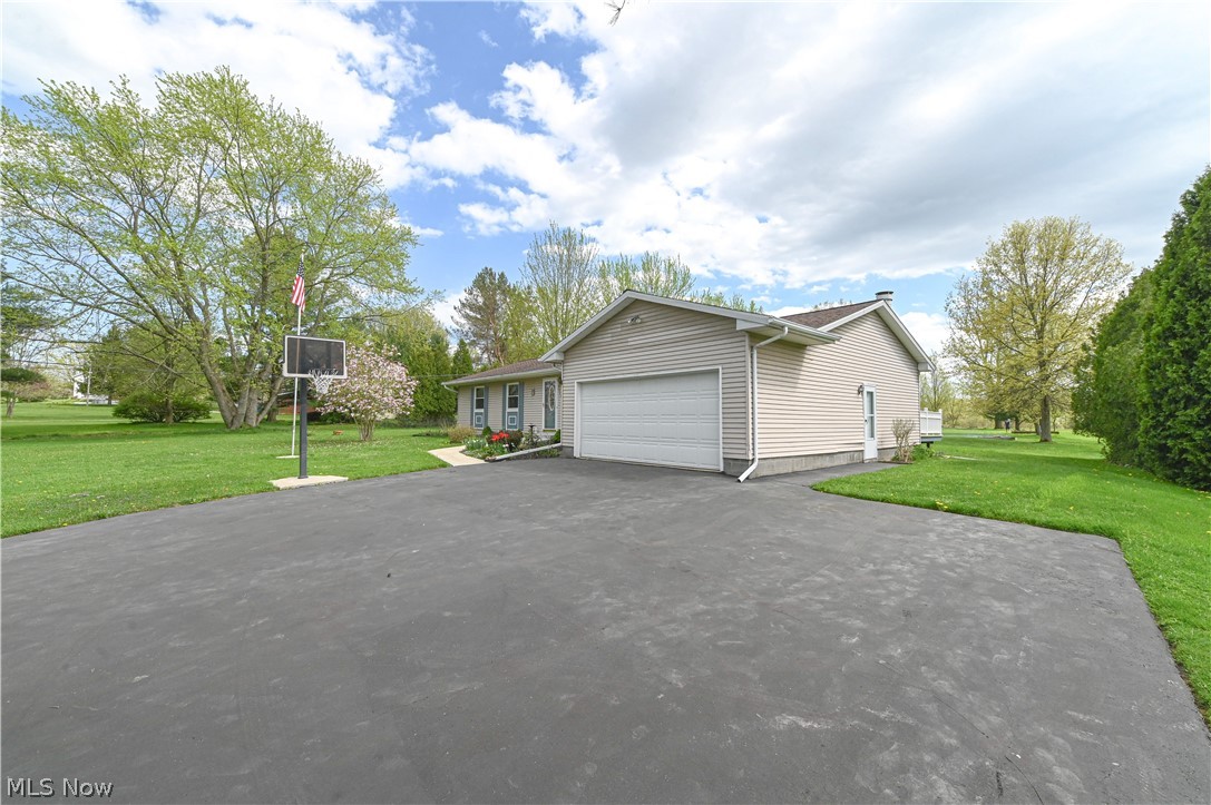 View of front facade with a garage and a front yard