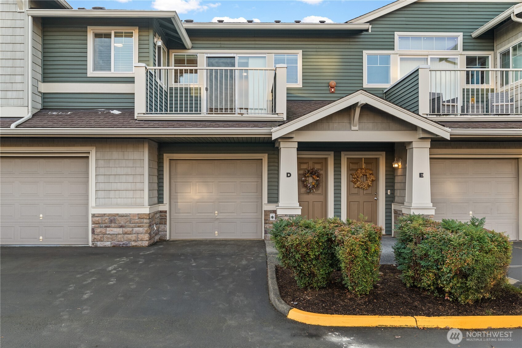 6113 Hazel Loop Southeast, Unit D Auburn, WA 98092 - Photo 2 of 38