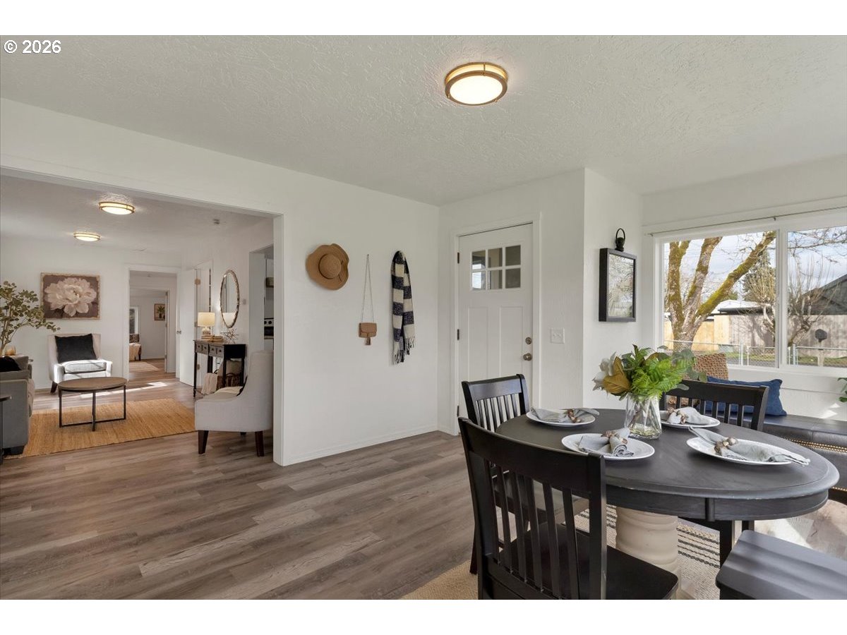 809 Southwest Ash Street Dallas, OR 97338 - Photo 11 of 40