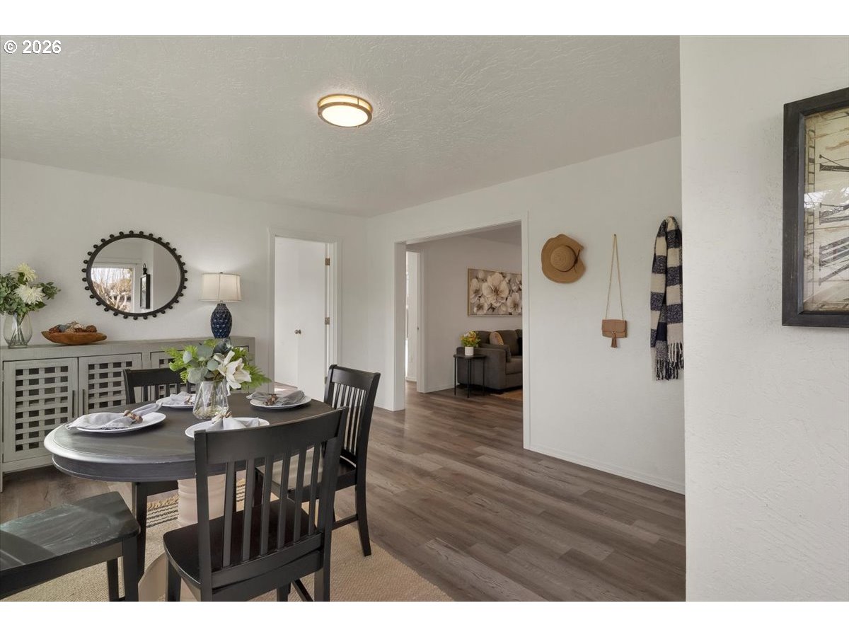 809 Southwest Ash Street Dallas, OR 97338 - Photo 13 of 40