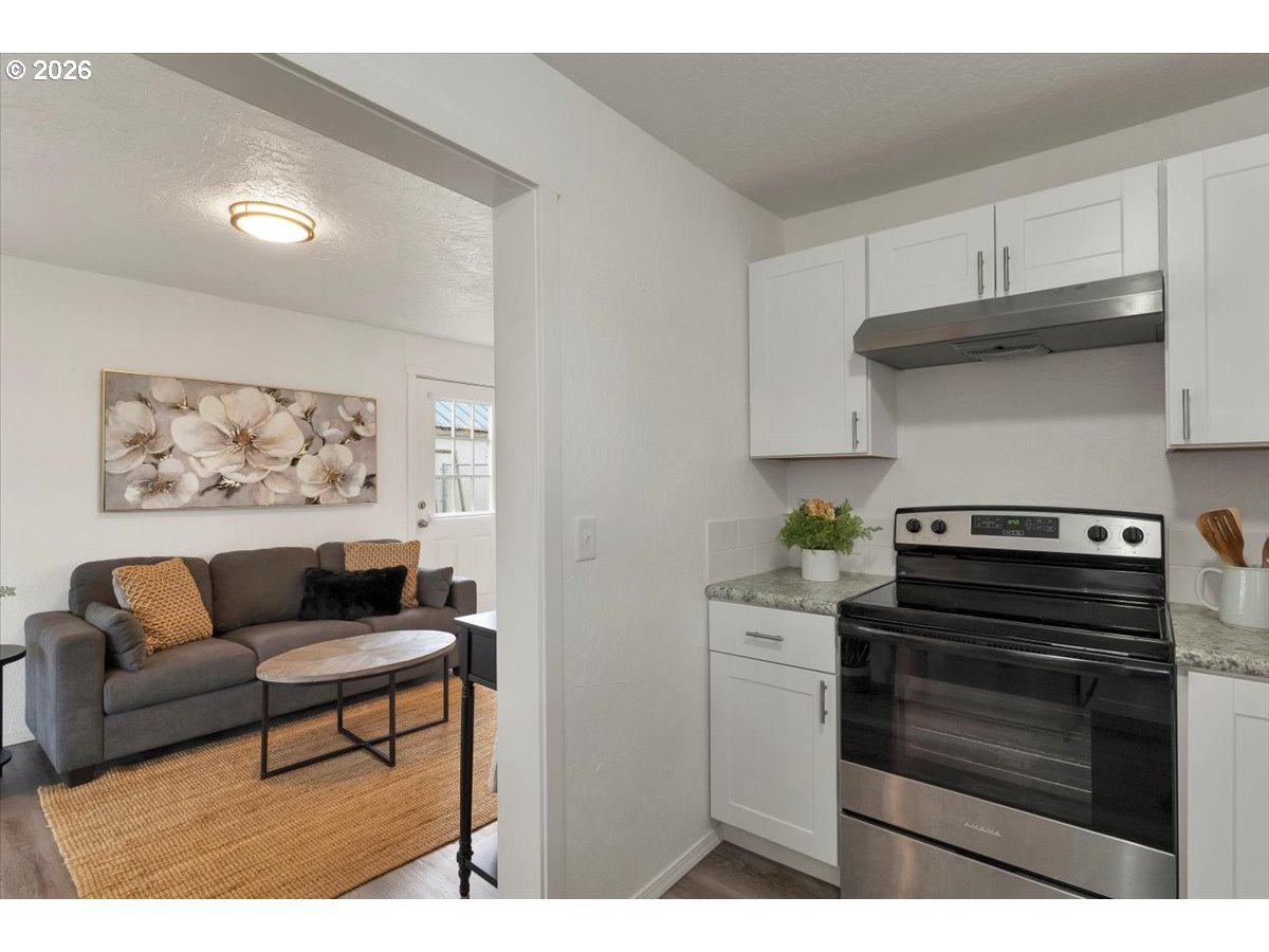 809 Southwest Ash Street Dallas, OR 97338 - Photo 17 of 40