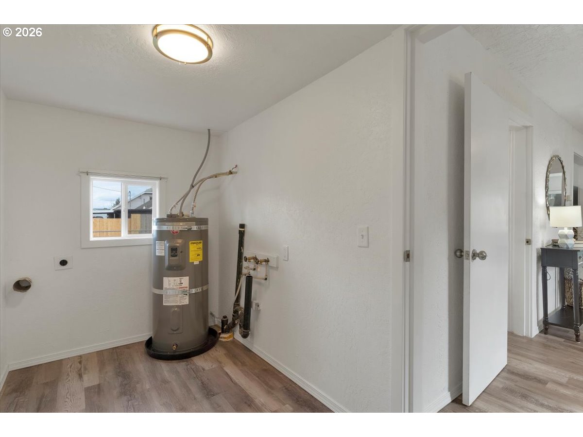 809 Southwest Ash Street Dallas, OR 97338 - Photo 27 of 40