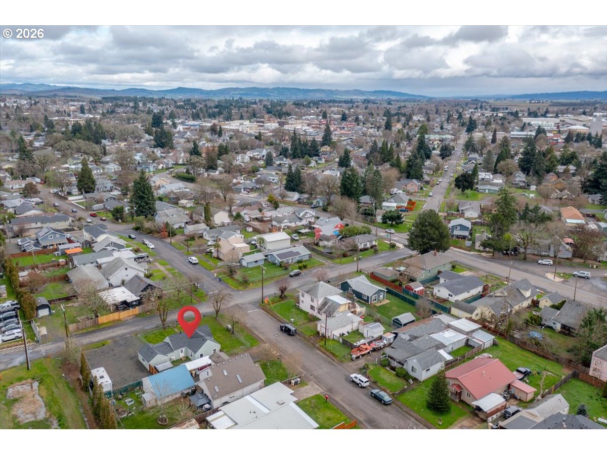 809 Southwest Ash Street Dallas, OR 97338 - Photo 3 of 40