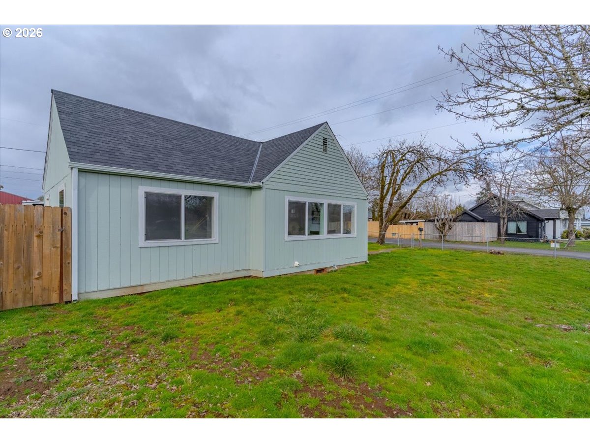 809 Southwest Ash Street Dallas, OR 97338 - Photo 37 of 40