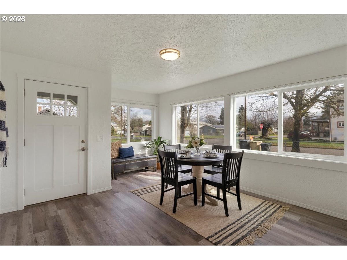 809 Southwest Ash Street Dallas, OR 97338 - Photo 6 of 40