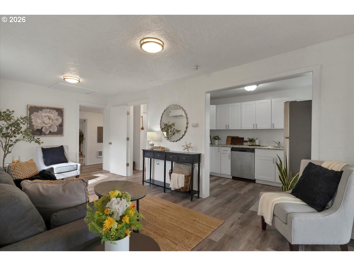 809 Southwest Ash Street Dallas, OR 97338 - Photo 8 of 40