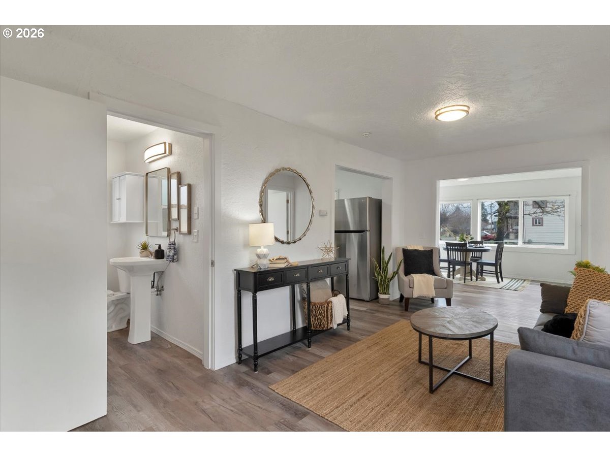 809 Southwest Ash Street Dallas, OR 97338 - Photo 10 of 40