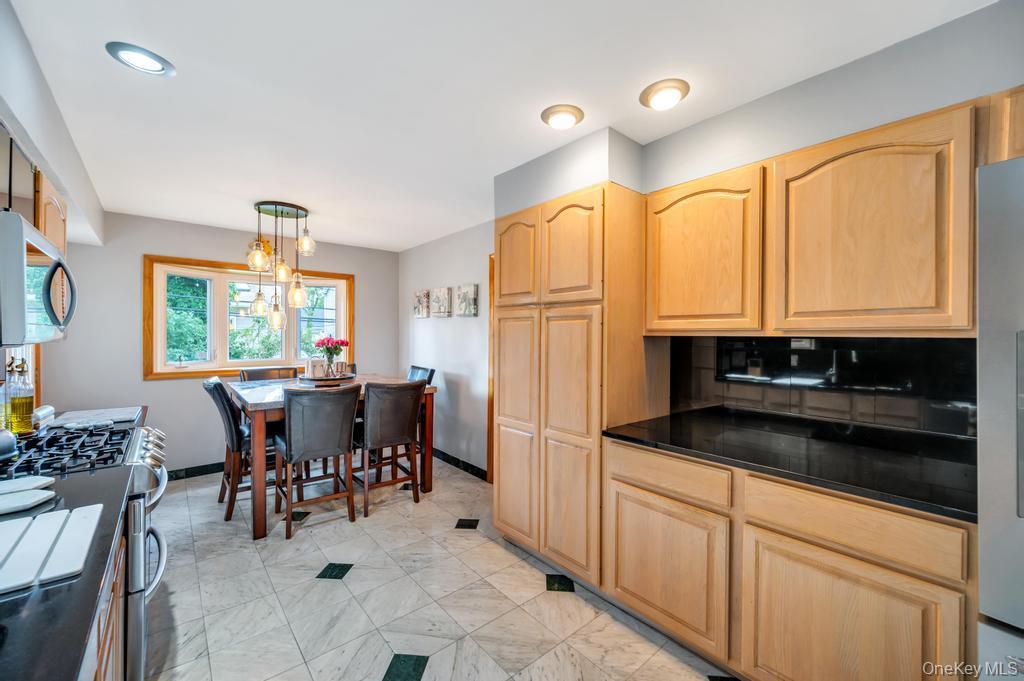 372 Hungry Harbor Road Valley Stream, NY 11581 - Photo 7 of 25