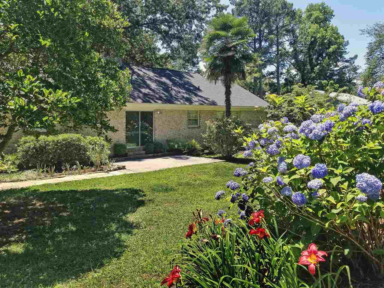 1324 Kingston Ridge Road Cary, NC 27511 - Photo 27 of 30 Hydrangeas and day lilies are two of the flowering species you will find in this lovely backyard. Garden