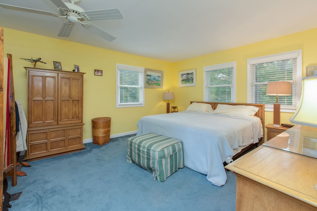 121 Rockingham Road Londonderry, NH 03053 - Photo 16 of 38
