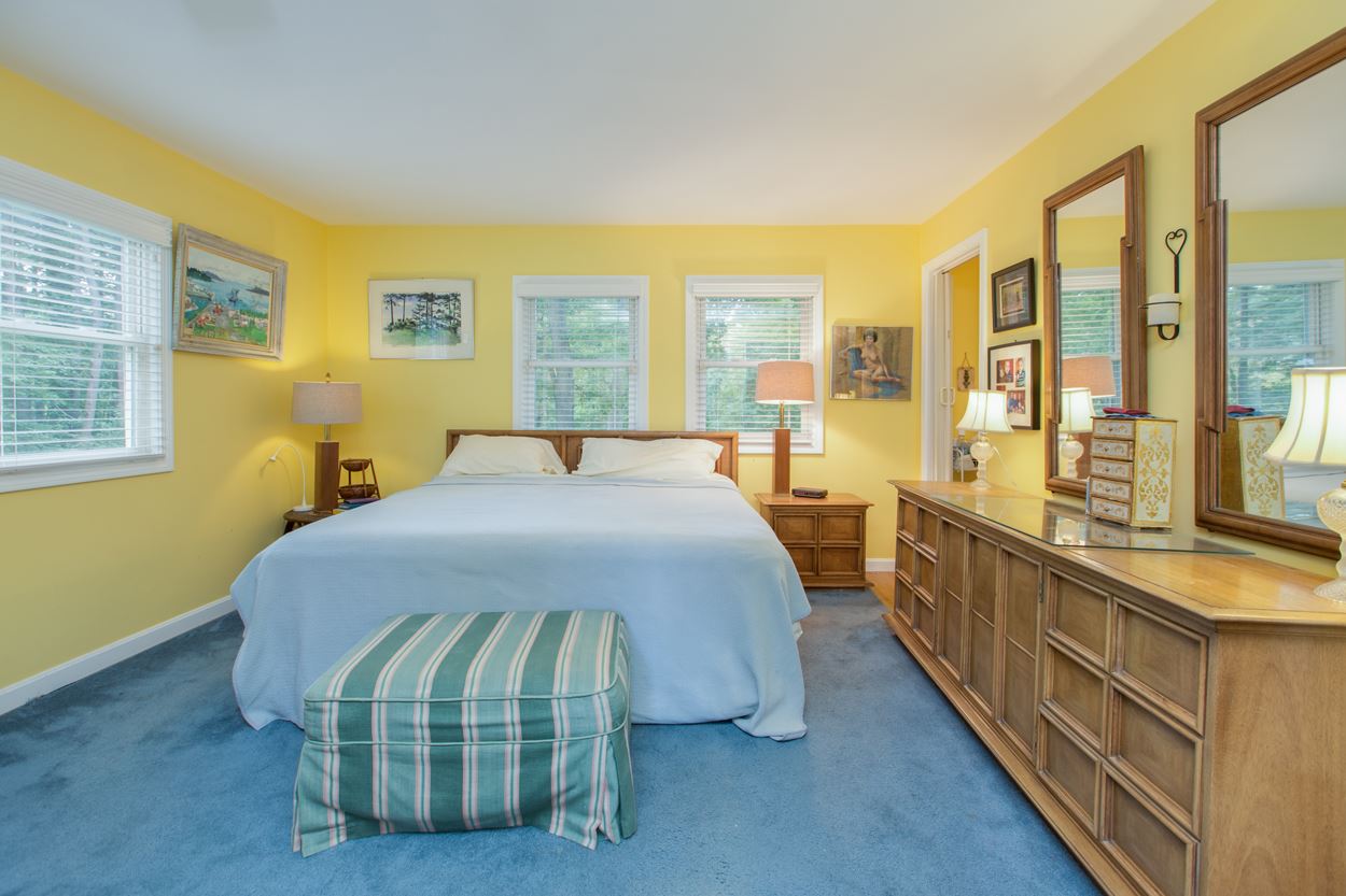 121 Rockingham Road Londonderry, NH 03053 - Photo 17 of 38